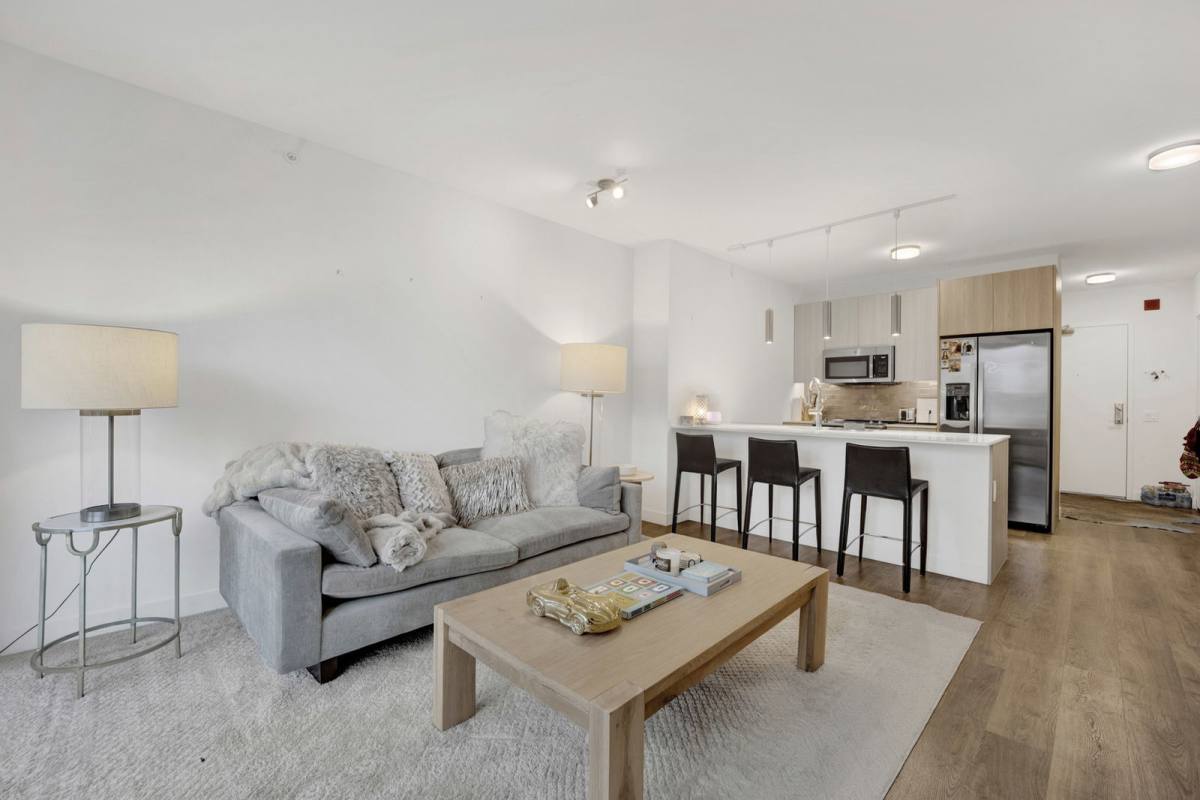 Apartment for rent at 350 N Canal St, Chicago, IL 60606