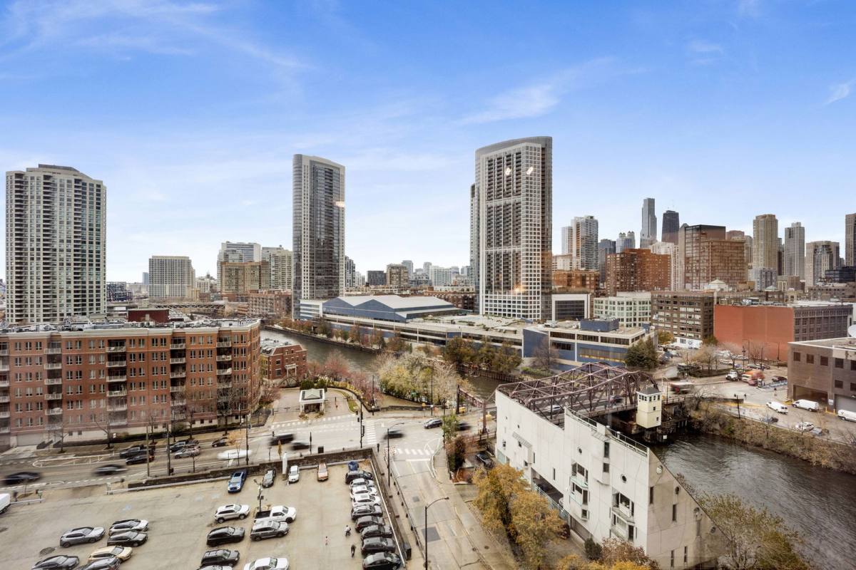 Apartment for rent at 350 N Canal St, Chicago, IL 60606