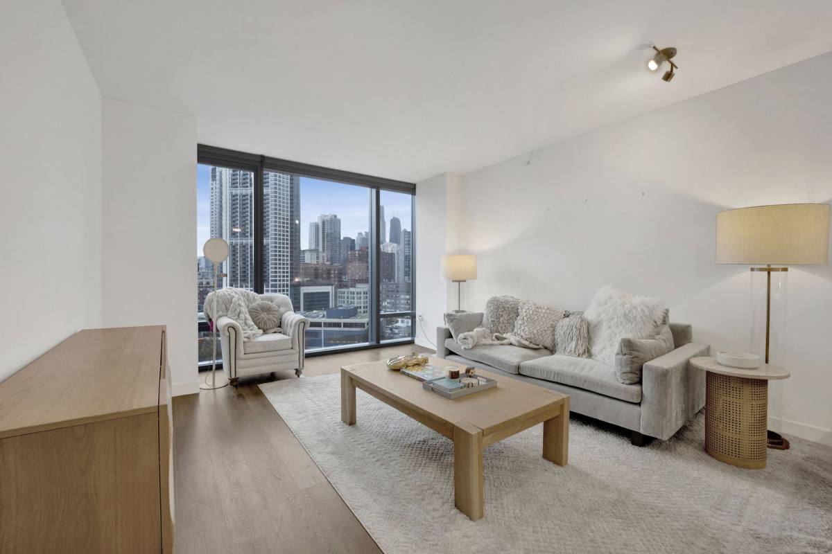 Apartment for rent at 350 N Canal St, Chicago, IL 60606