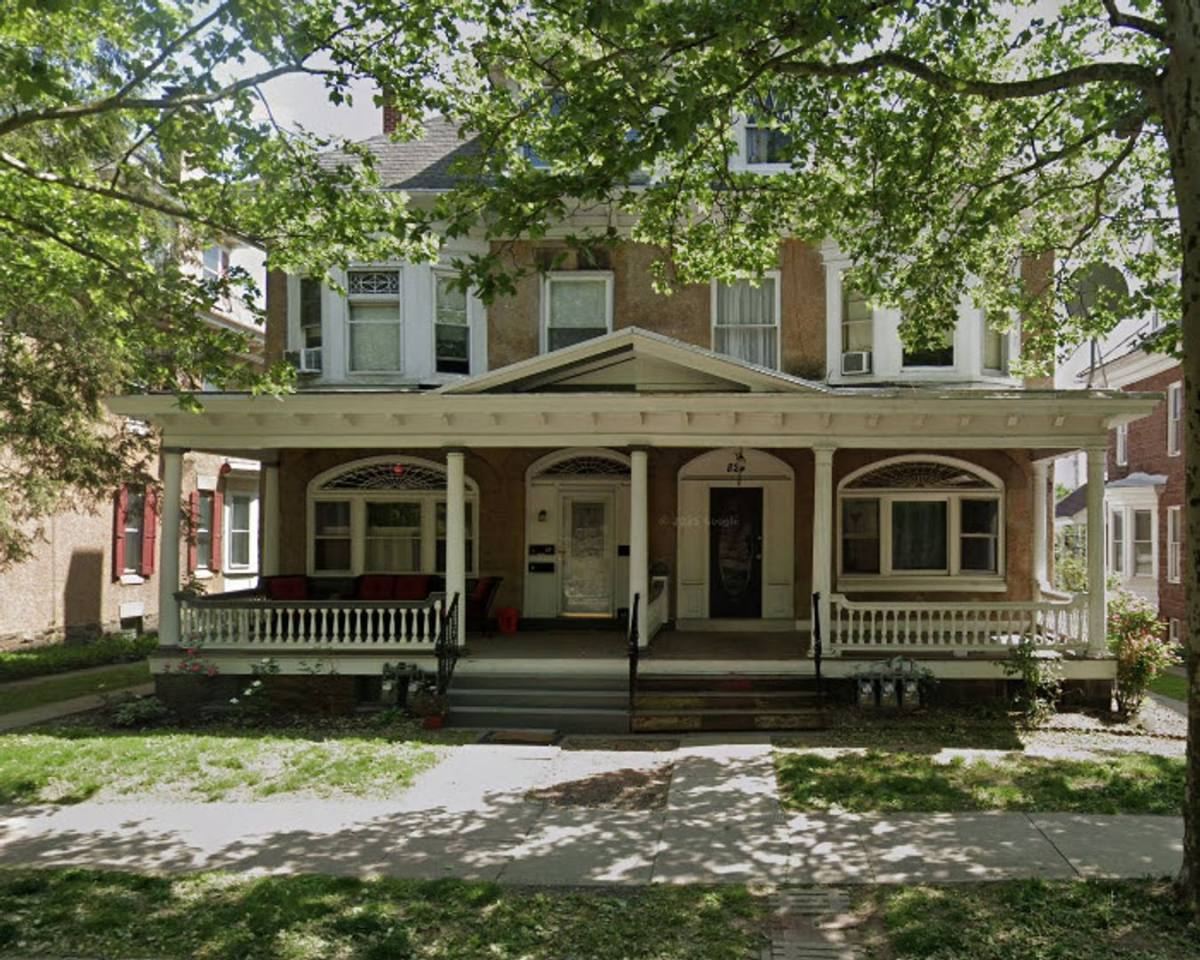 Apartment for rent at 824 E High St, Pottstown, PA 19464