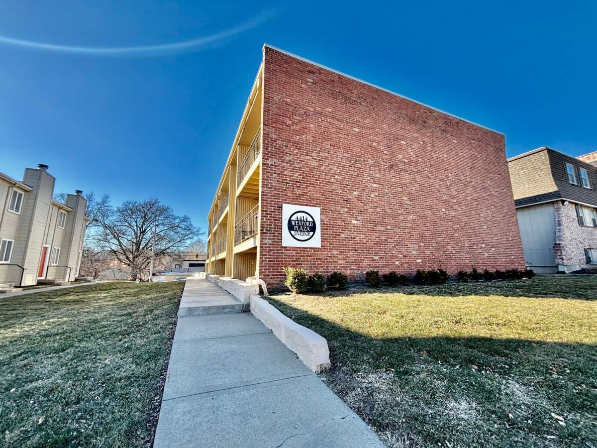 Apartment for rent at 4414 Jarboe St, Kansas City, MO 64111