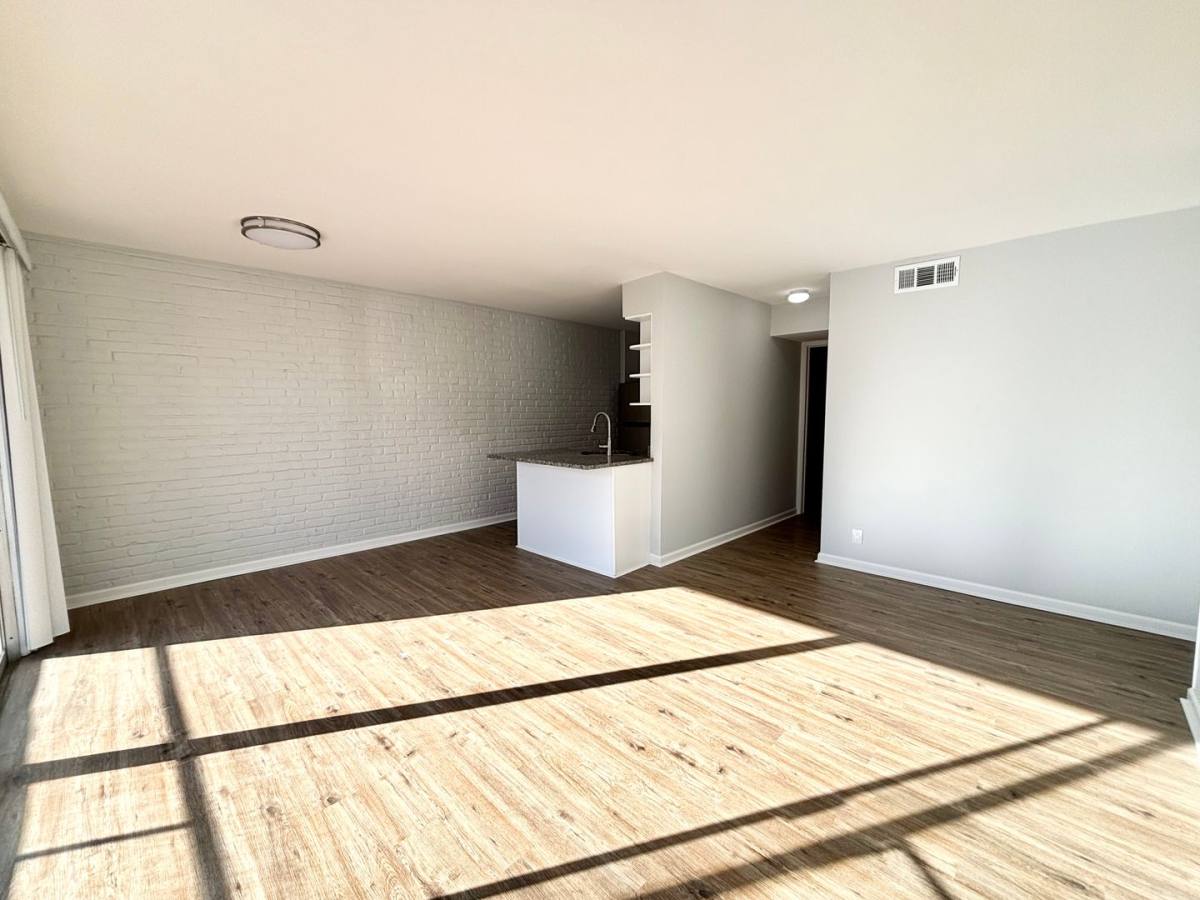 Apartment for rent at 4414 Jarboe St, Kansas City, MO 64111