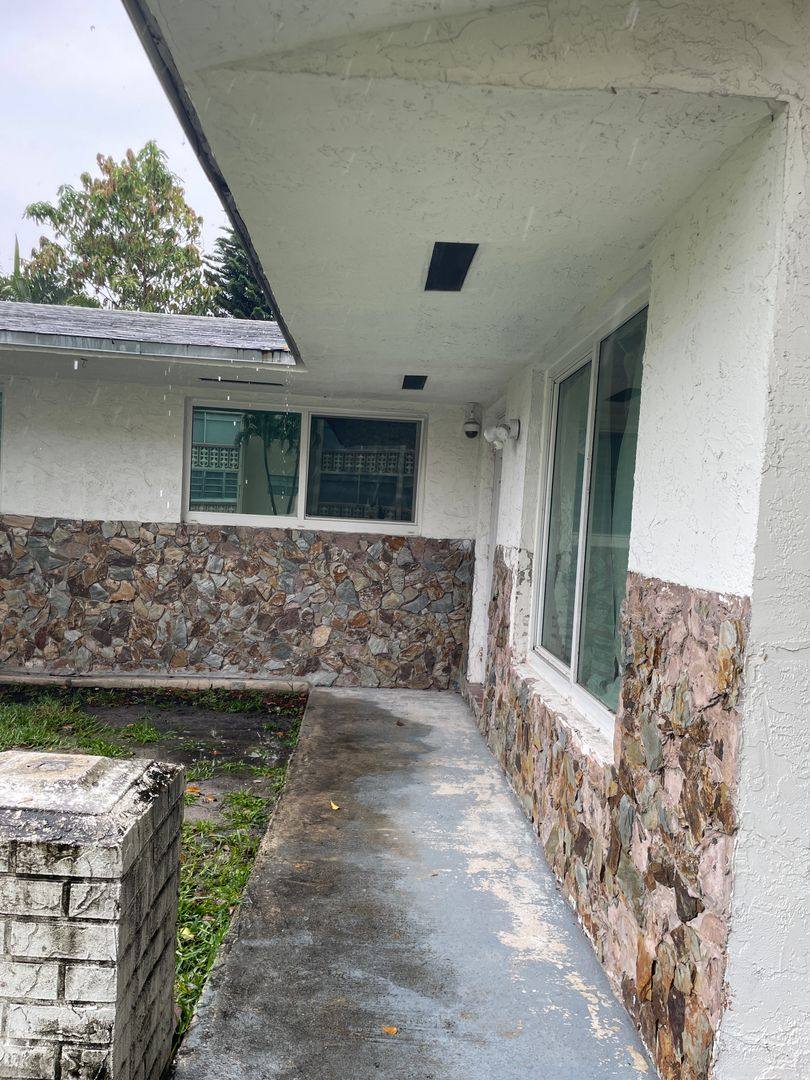 Apartment for rent at 801 NE 2nd St, Hallandale, FL 33009
