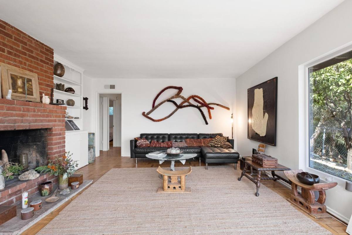 House for rent at 2294 Mountain Oak Dr, Los Angeles, CA 90068
