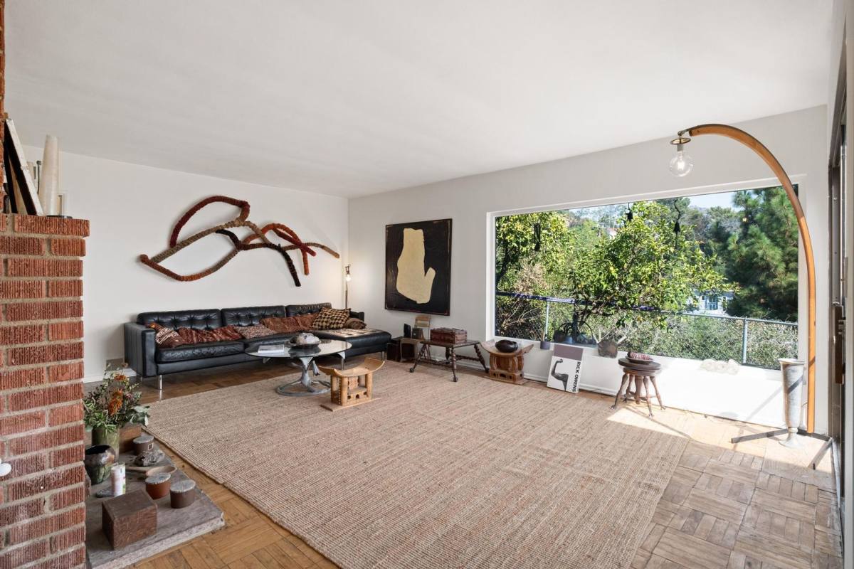 House for rent at 2294 Mountain Oak Dr, Los Angeles, CA 90068