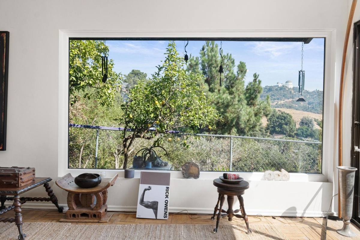 House for rent at 2294 Mountain Oak Dr, Los Angeles, CA 90068