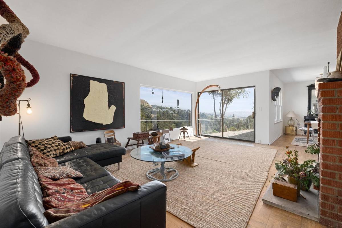 House for rent at 2294 Mountain Oak Dr, Los Angeles, CA 90068