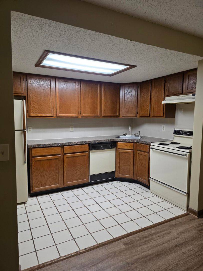 Apartment for rent at 72 Oakridge Dr, Buffalo, NY 14224