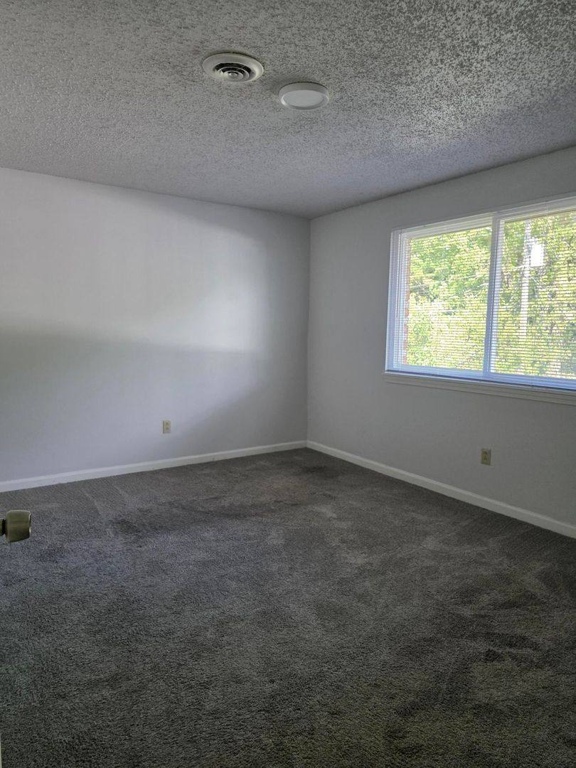 Apartment for rent at 72 Oakridge Dr, Buffalo, NY 14224