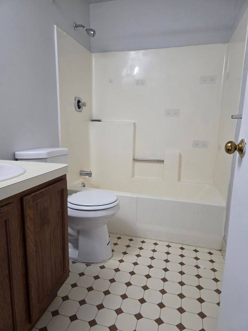 Apartment for rent at 72 Oakridge Dr, Buffalo, NY 14224
