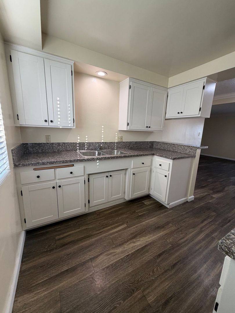 Apartment for rent at 10041 Scott Ave, Whittier, CA 90603