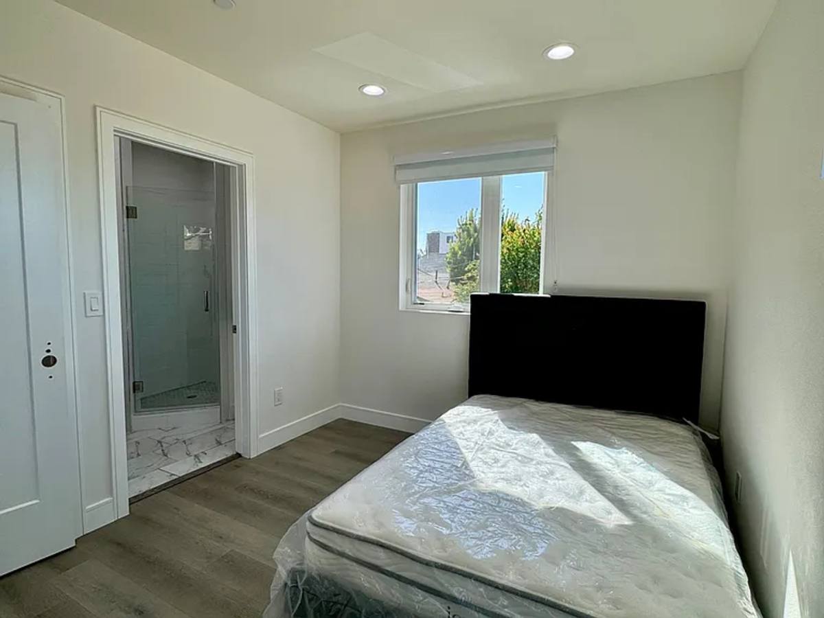 Apartment for rent at 1269 W 36th St, Los Angeles, CA 90007