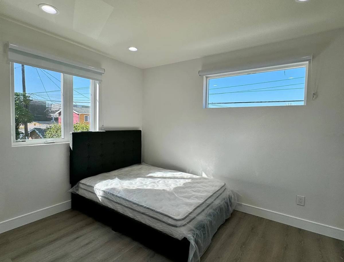 Apartment for rent at 1269 W 36th St, Los Angeles, CA 90007