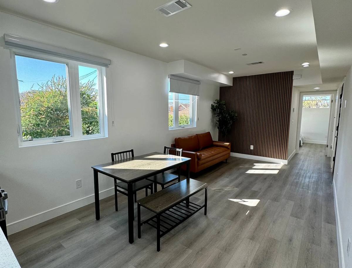 Apartment for rent at 1269 W 36th St, Los Angeles, CA 90007