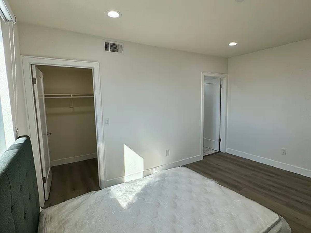 Apartment for rent at 1269 W 36th St, Los Angeles, CA 90007