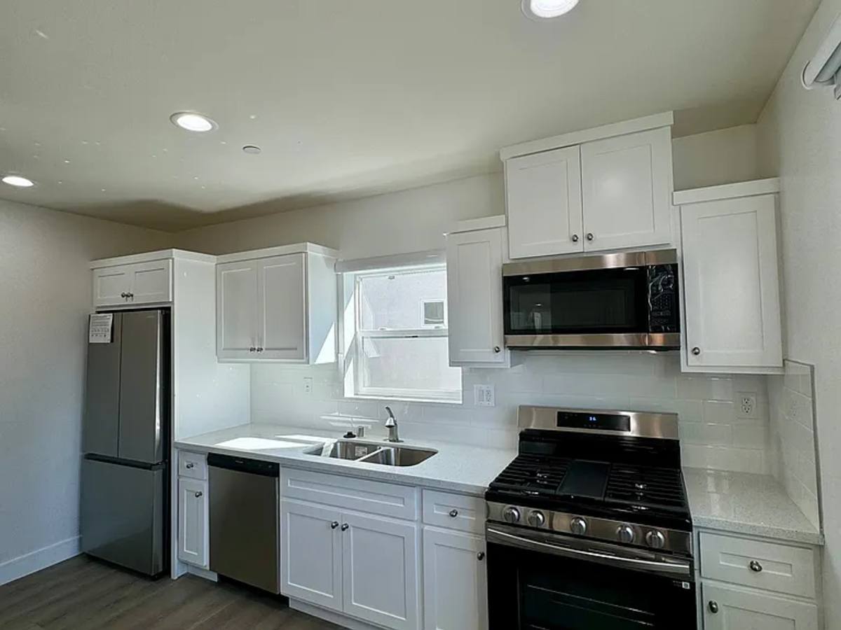 Apartment for rent at 1269 W 36th St, Los Angeles, CA 90007