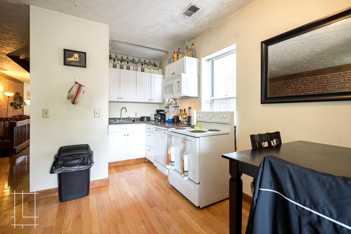 Apartment for rent at 1119 Pennsylvania Ave, Columbus, OH 43201