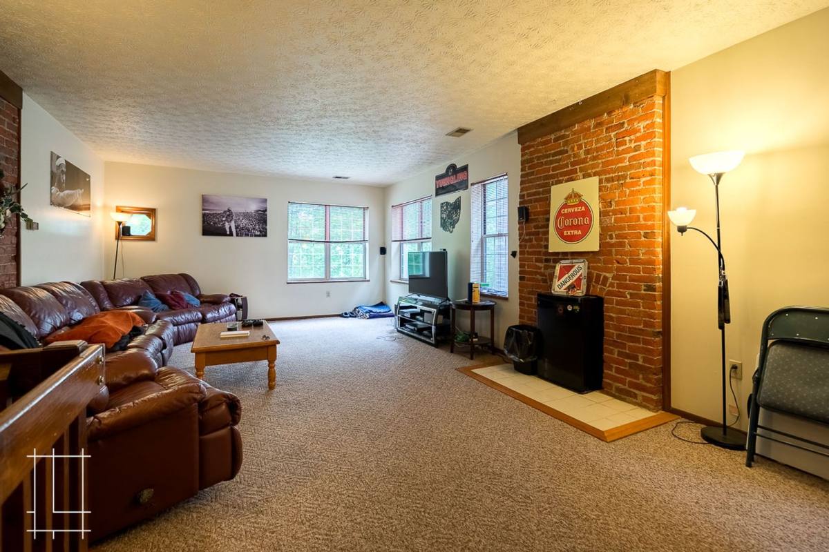 Apartment for rent at 1119 Pennsylvania Ave, Columbus, OH 43201