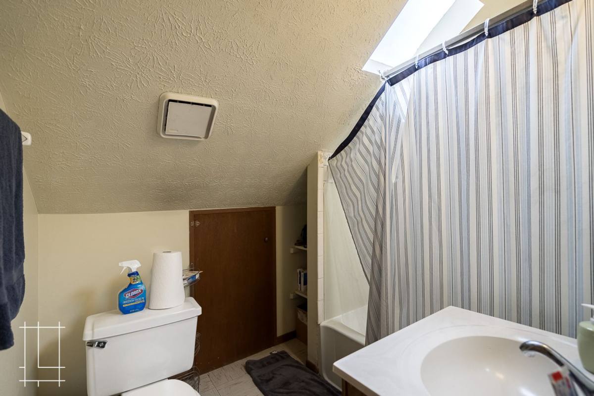Apartment for rent at 1119 Pennsylvania Ave, Columbus, OH 43201