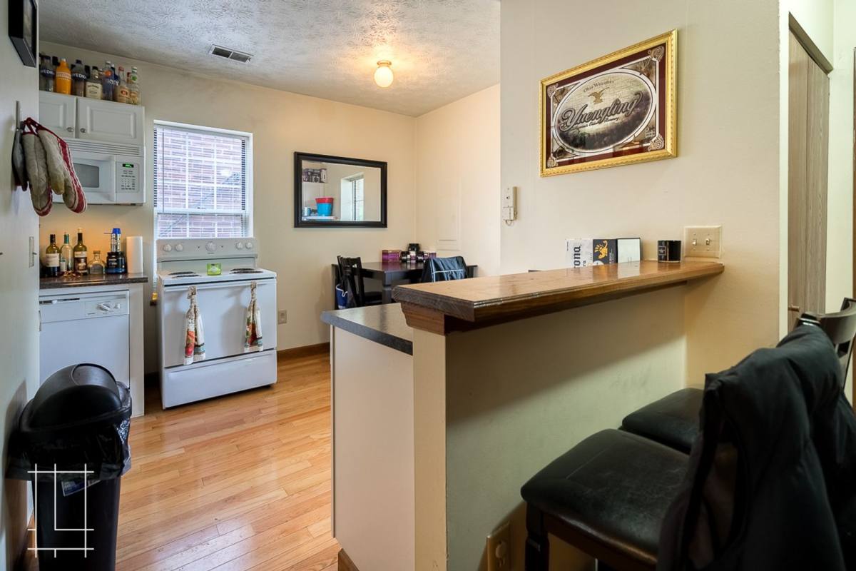 Apartment for rent at 1119 Pennsylvania Ave, Columbus, OH 43201