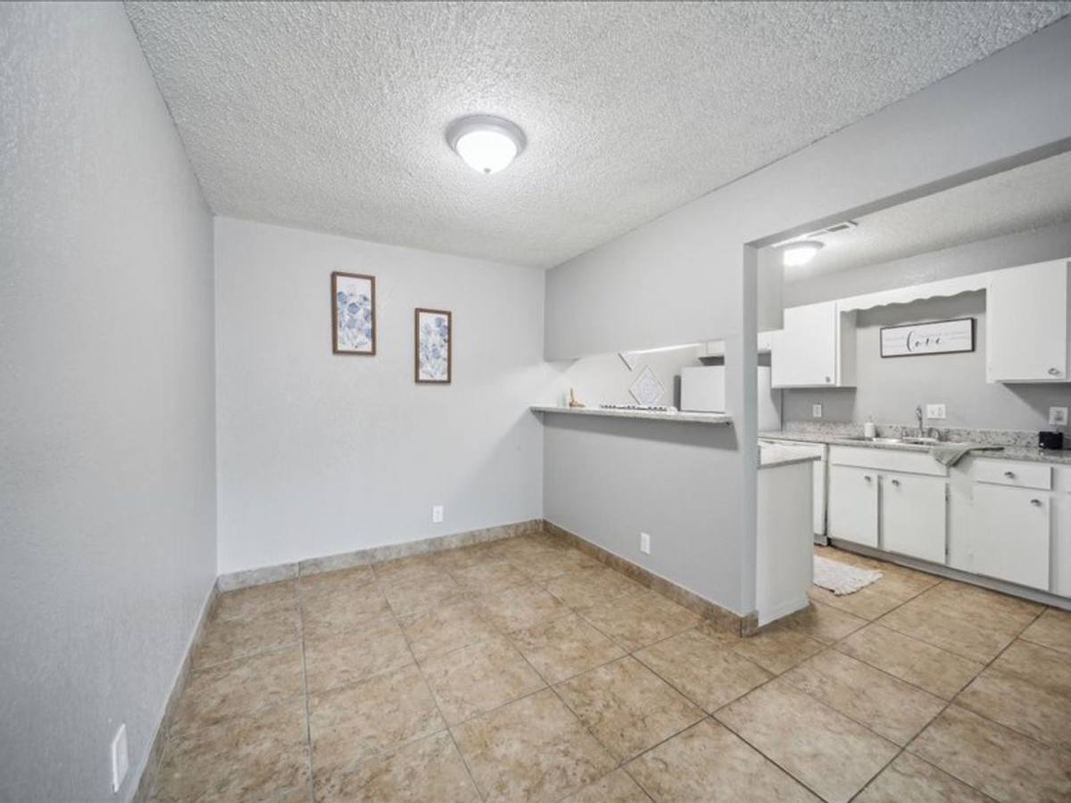 Apartment for rent at 10851 E 33rd St, Tulsa, OK 74146