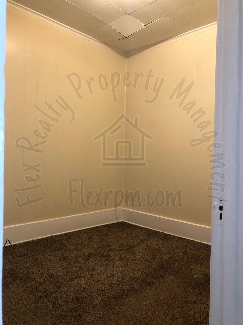 House for rent at 227 Everett St, Toledo, OH 43608