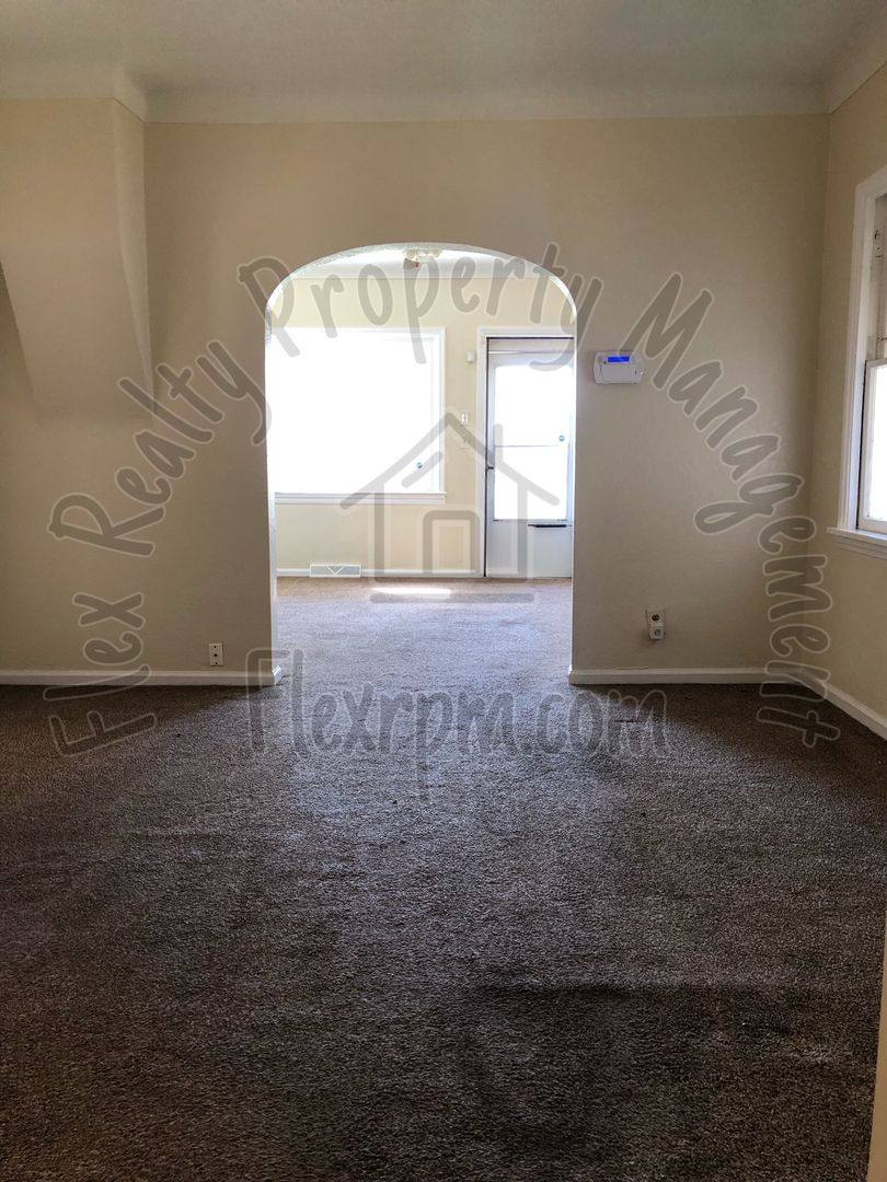 House for rent at 227 Everett St, Toledo, OH 43608