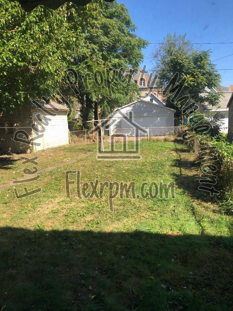 House for rent at 227 Everett St, Toledo, OH 43608
