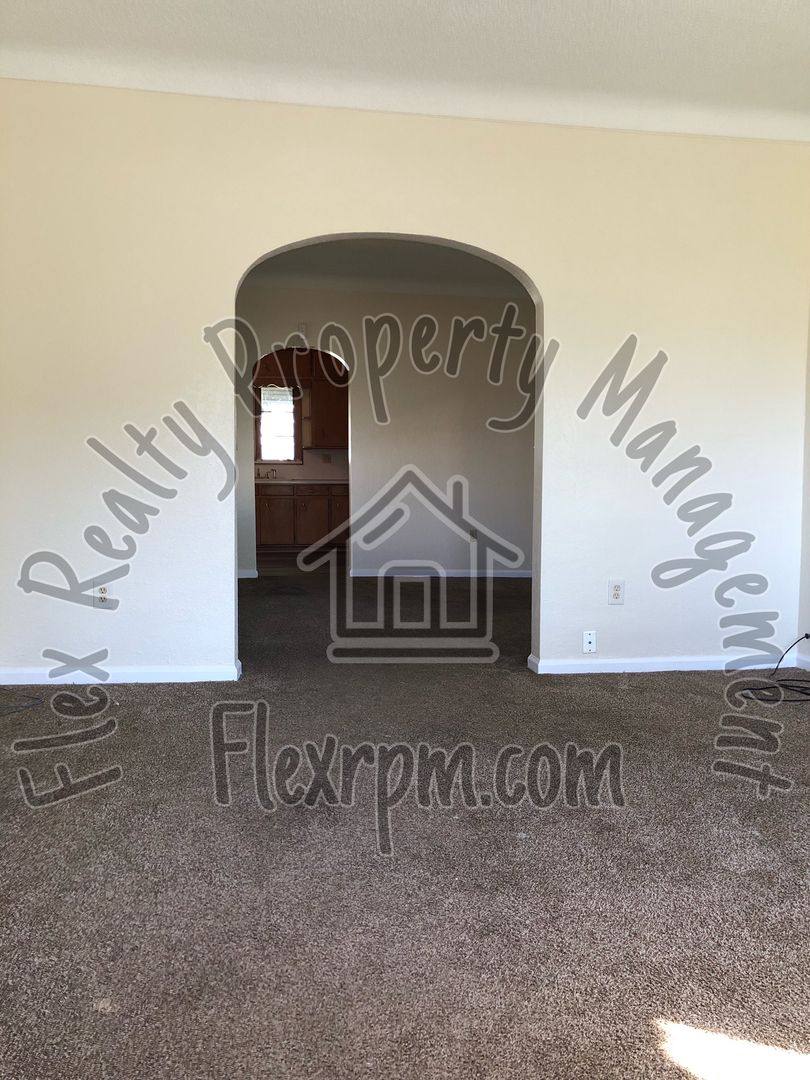 House for rent at 227 Everett St, Toledo, OH 43608