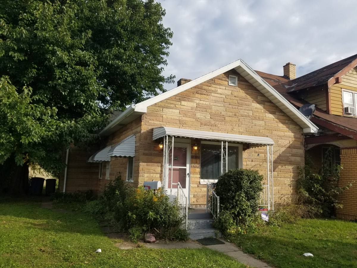 House for rent at 227 Everett St, Toledo, OH 43608