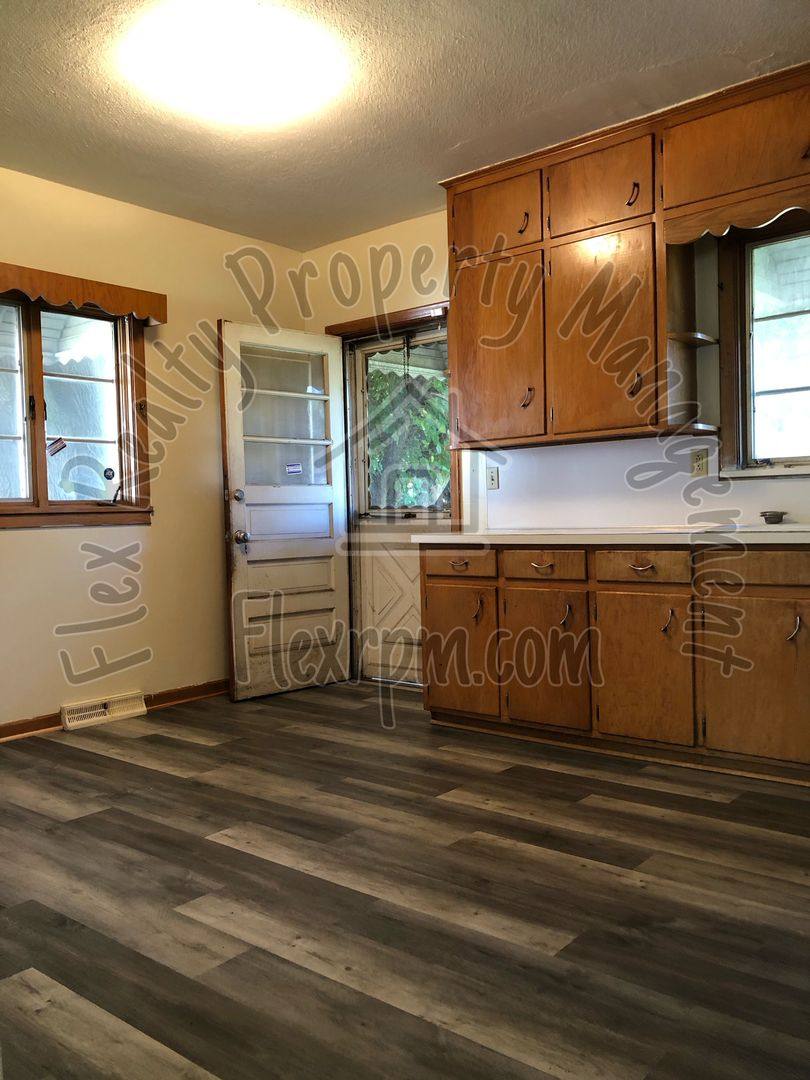 House for rent at 227 Everett St, Toledo, OH 43608