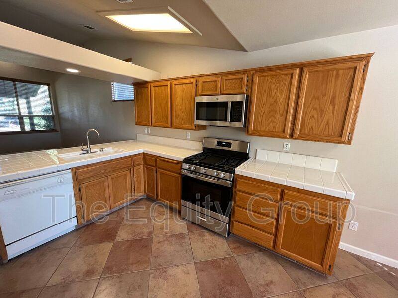 House for rent at 1422 E Mesa Court, Visalia, CA 93292