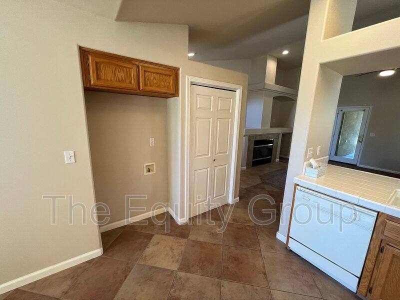 House for rent at 1422 E Mesa Court, Visalia, CA 93292