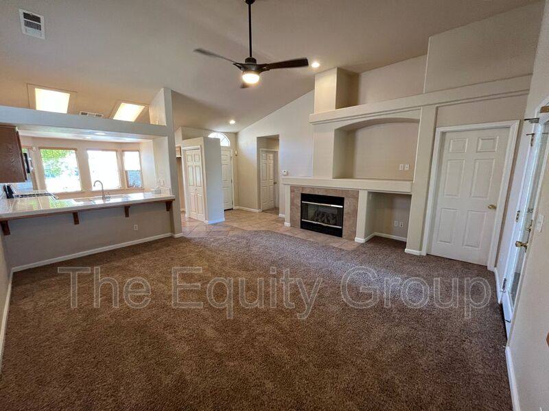 House for rent at 1422 E Mesa Court, Visalia, CA 93292