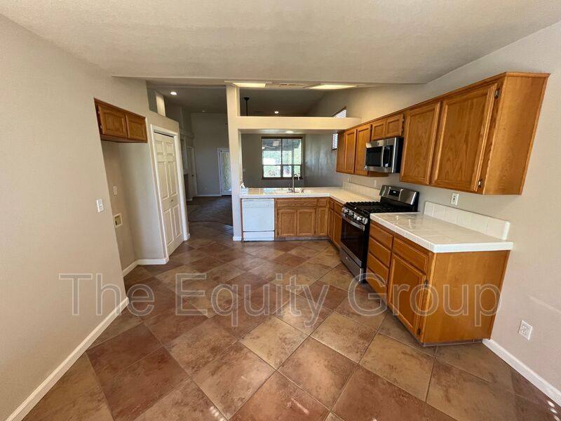 House for rent at 1422 E Mesa Court, Visalia, CA 93292