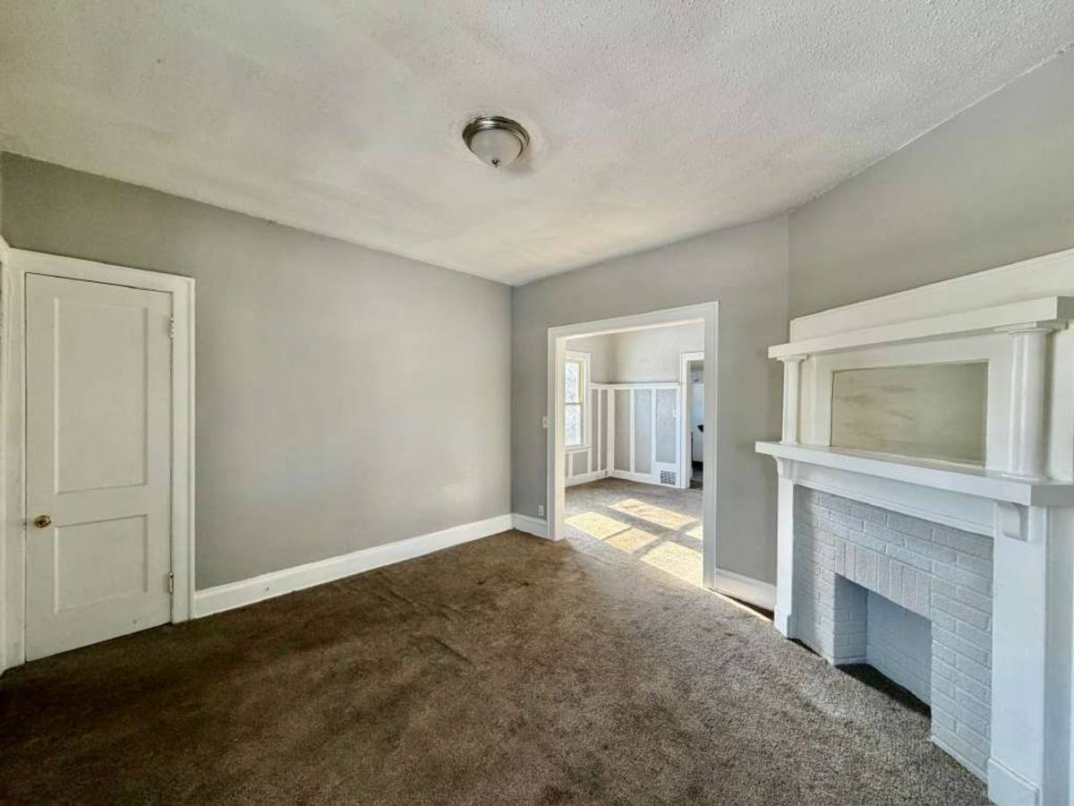 Apartment for rent at 618 E 97th, Cleveland, OH 44108