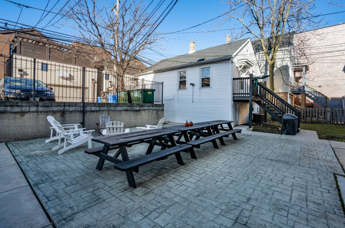 Apartment for rent at 2642 N Marshfield Ave, Chicago, IL 60614