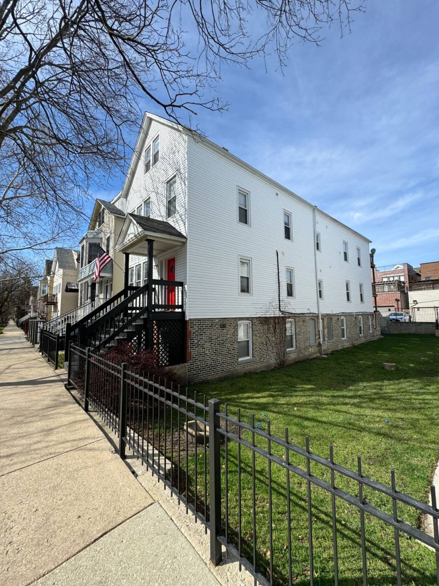 Apartment for rent at 2642 N Marshfield Ave, Chicago, IL 60614