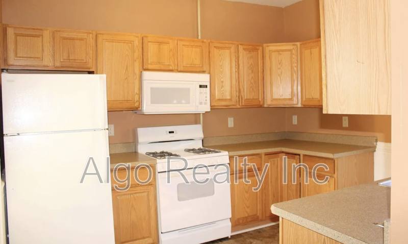 Apartment for rent at 861 Marion St #1, Saint Paul, MN 55117