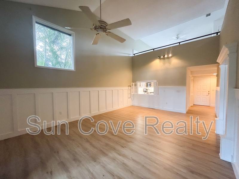 Townhouse for rent at 4518 Ascot Circle S, Sarasota, FL 34235