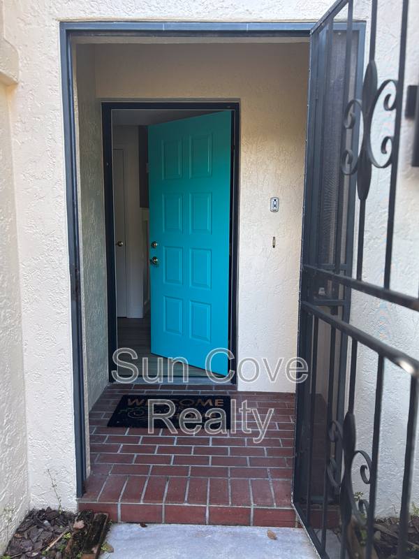 Townhouse for rent at 4518 Ascot Circle S, Sarasota, FL 34235