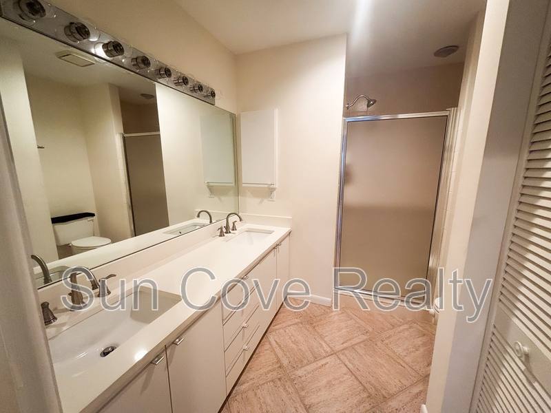 Townhouse for rent at 4518 Ascot Circle S, Sarasota, FL 34235