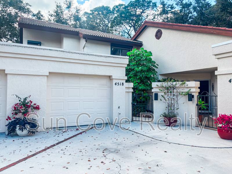 Townhouse for rent at 4518 Ascot Circle S, Sarasota, FL 34235