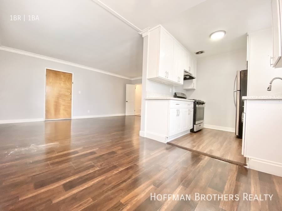 Apartment for rent at 5722 La Mirada Ave #3, Los Angeles, CA 90038