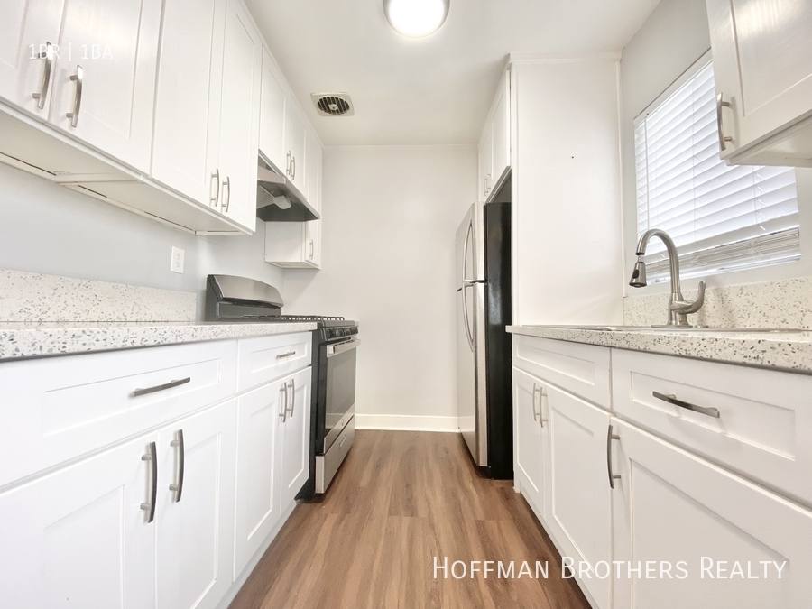 Apartment for rent at 5722 La Mirada Ave #3, Los Angeles, CA 90038