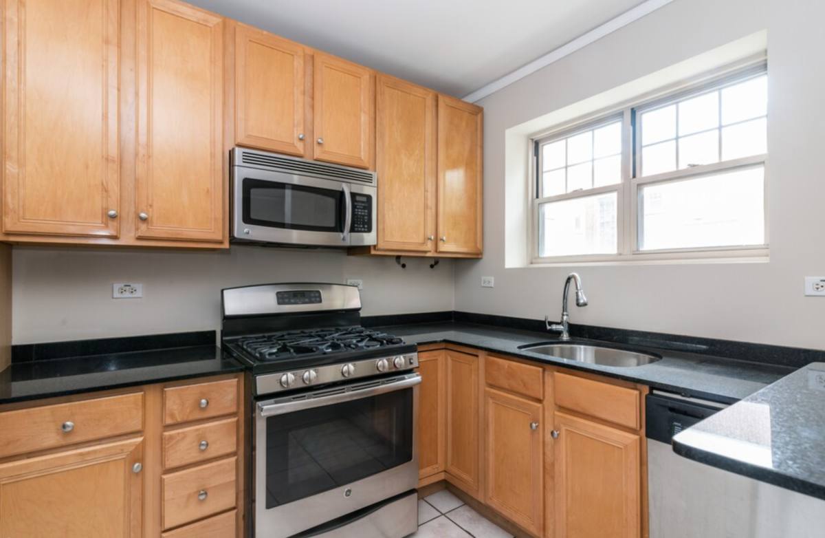 Apartment for rent at 2730-2766 Hampton Parkway, Evanston, IL 60201