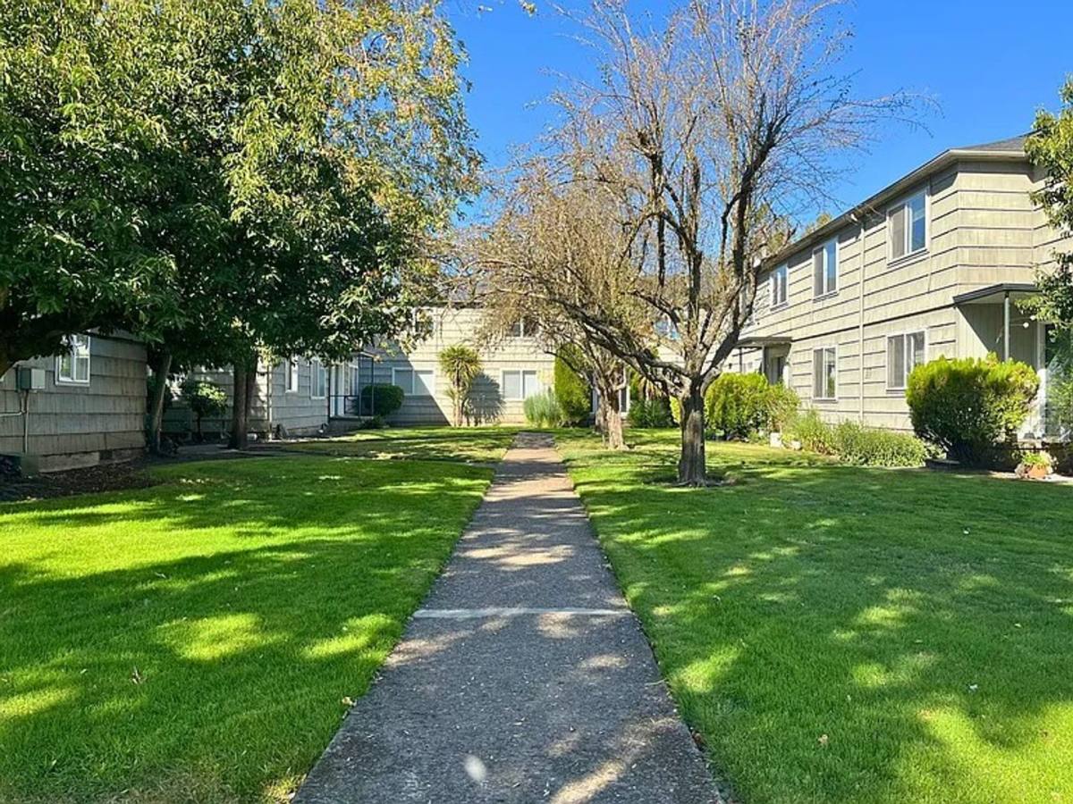 Townhouse for rent at 315 E 19th Ave, Eugene, OR 97401