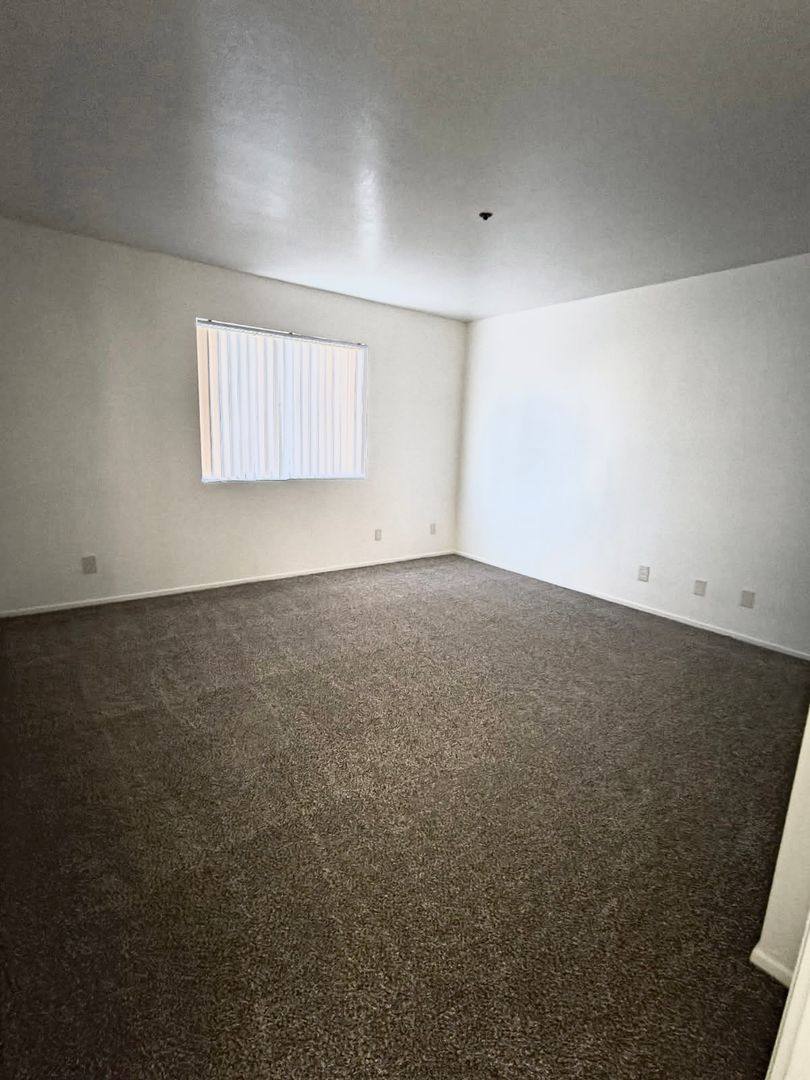 Apartment for rent at 12400 Eucalyptus Ave, Hawthorne, CA 90250