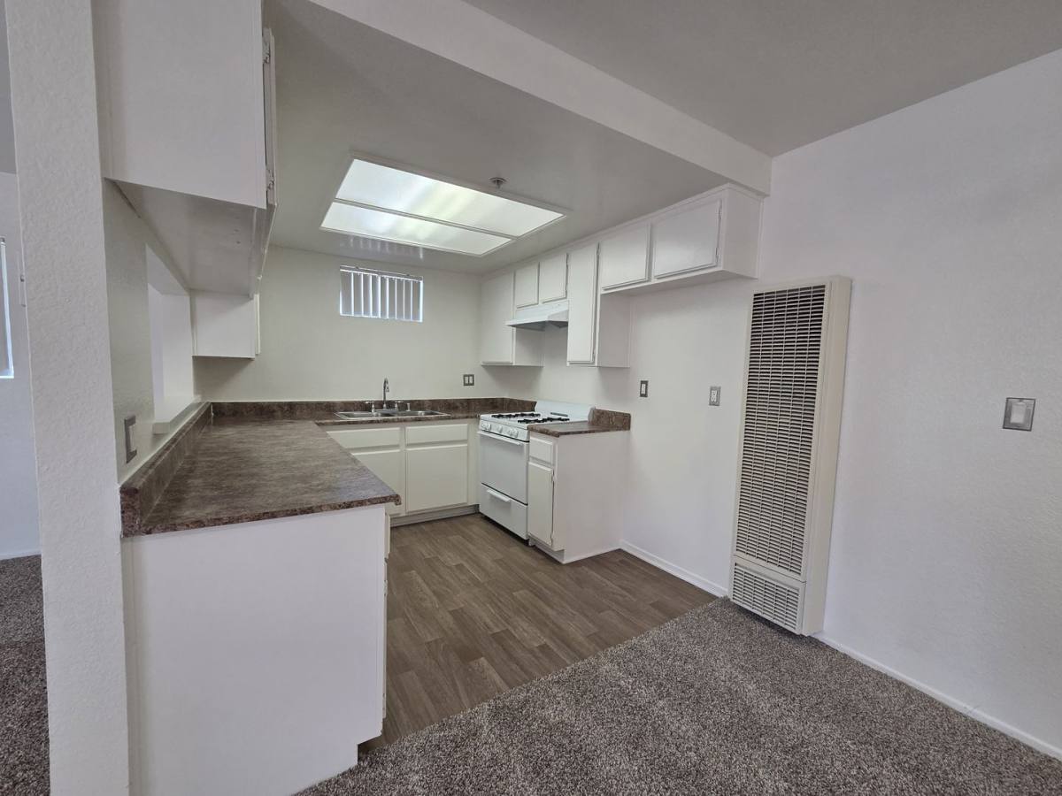 Apartment for rent at 12400 Eucalyptus Ave, Hawthorne, CA 90250