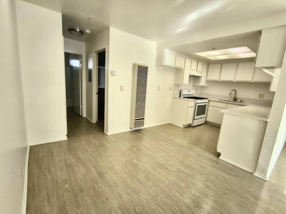 Apartment for rent at 12400 Eucalyptus Ave, Hawthorne, CA 90250